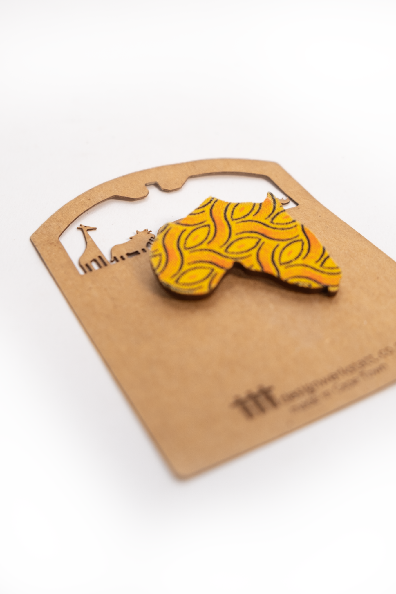 Shwe shwe Africa Lapel Pin