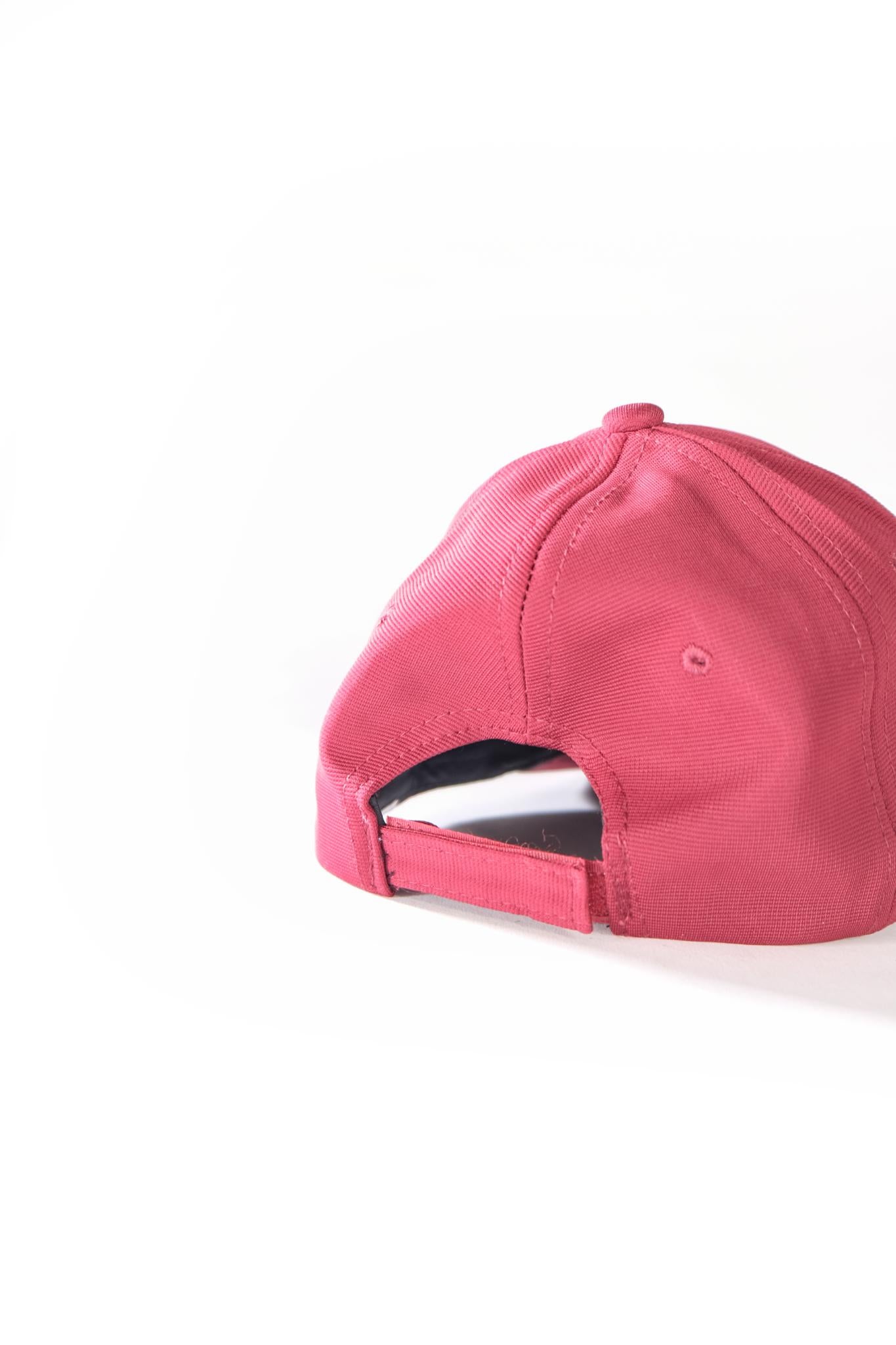 Six-Panel-Cap mit gesticktem NamCam-Logo