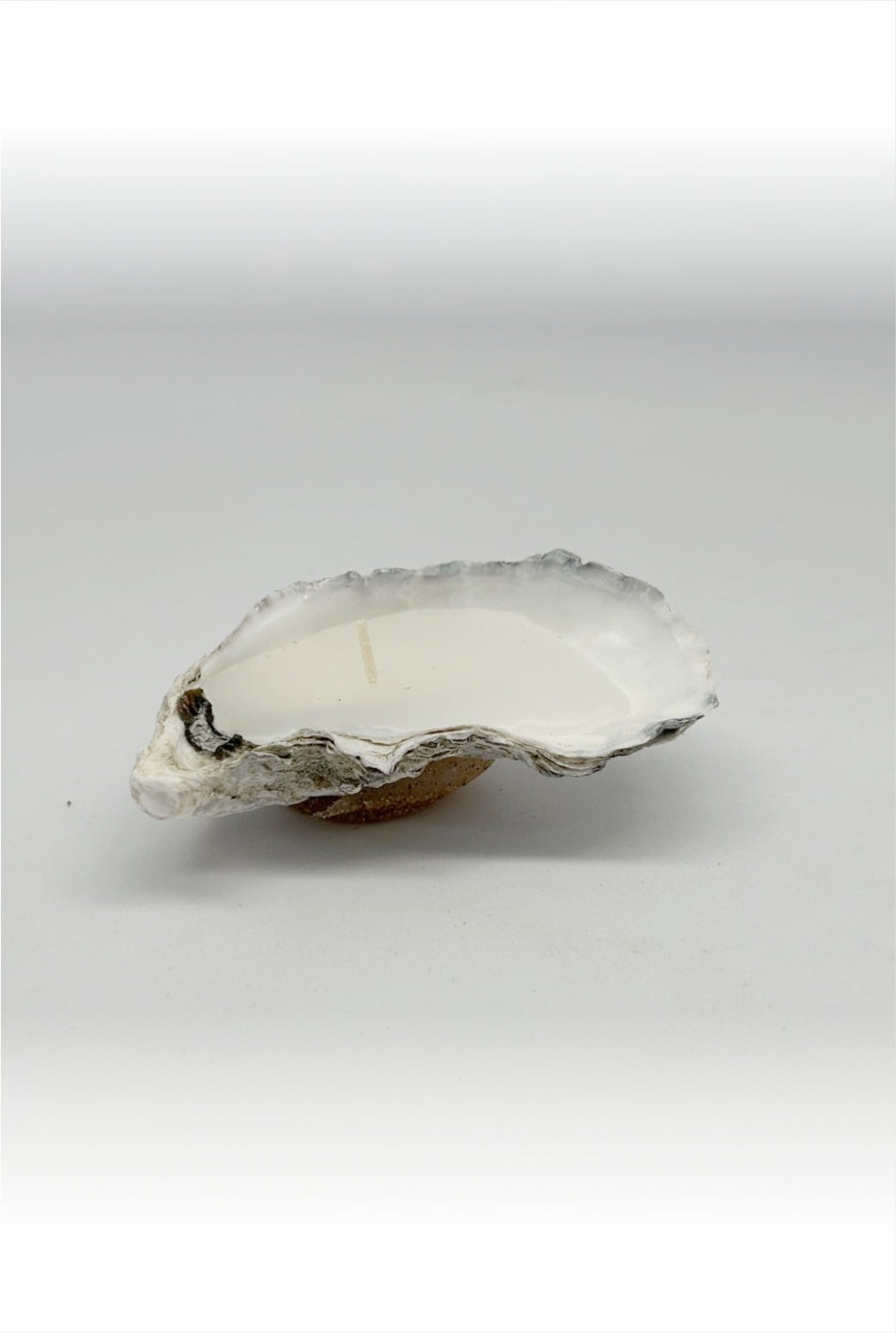 The Pearls Candle in oystershell
