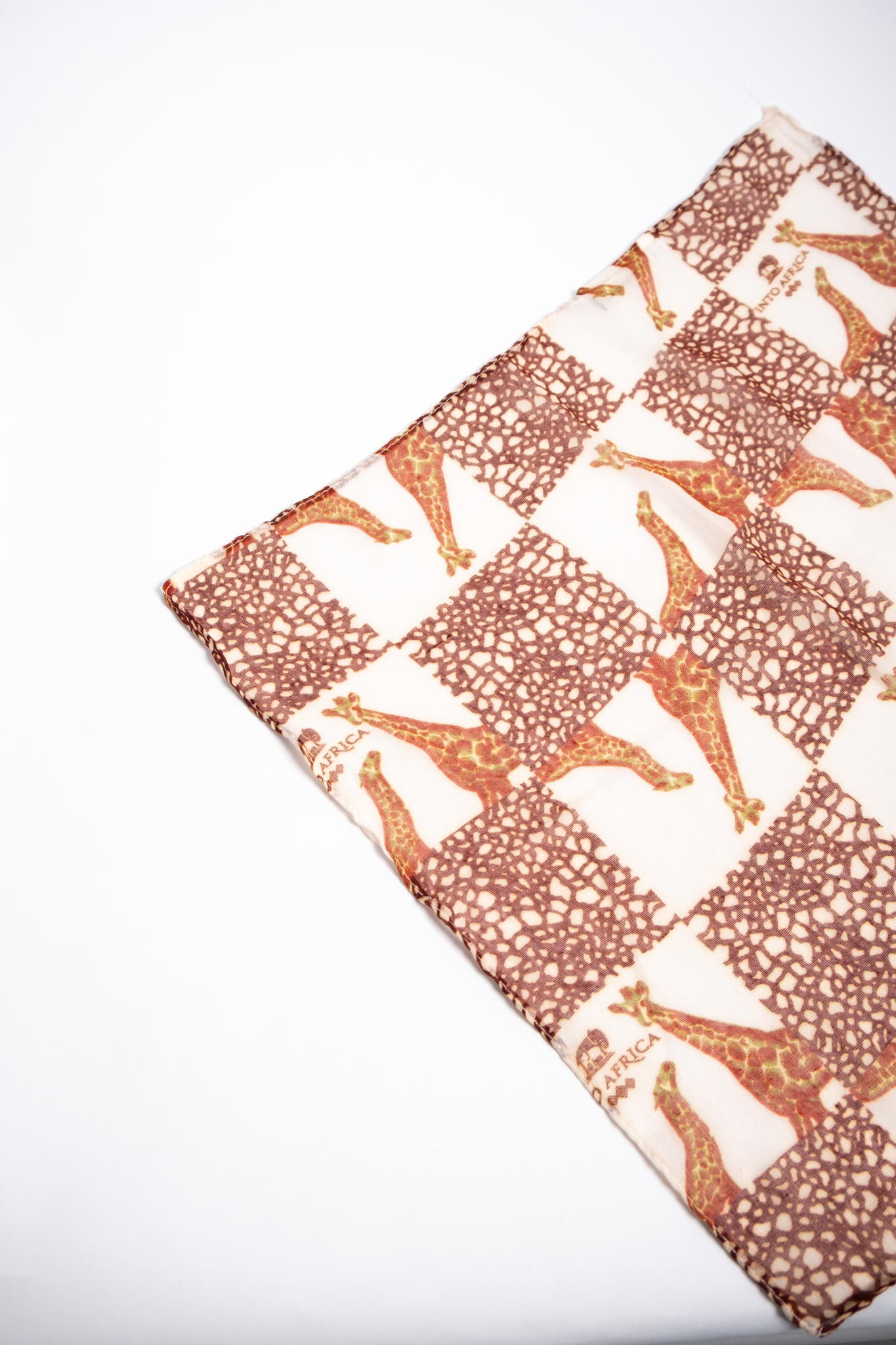 Giraffe print scarf - brown